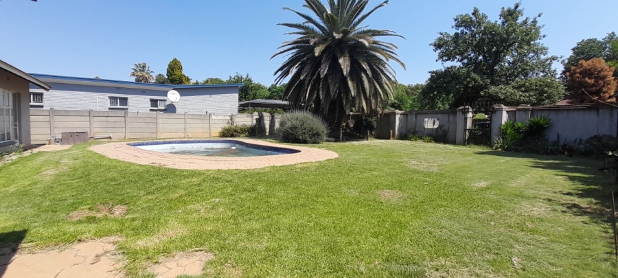 To Let 3 Bedroom Property for Rent in Flamwood North West
